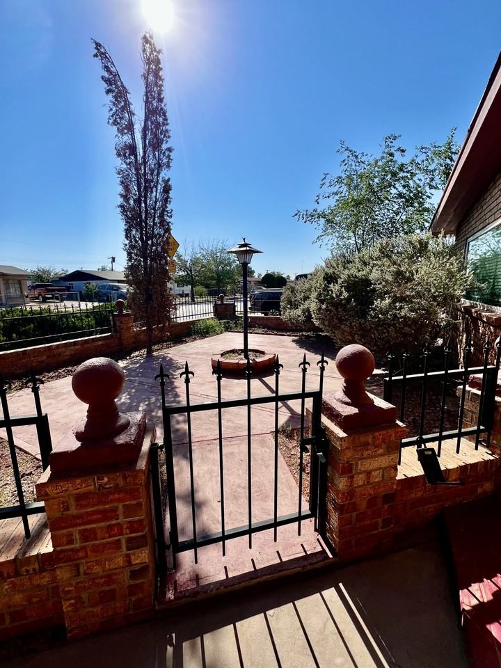 339 Medina Street - Photo 3 of 42