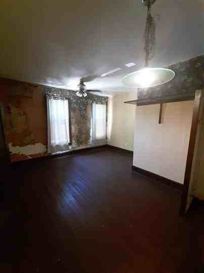 122 South Pikes Peak Avenue - Photo 3 of 8