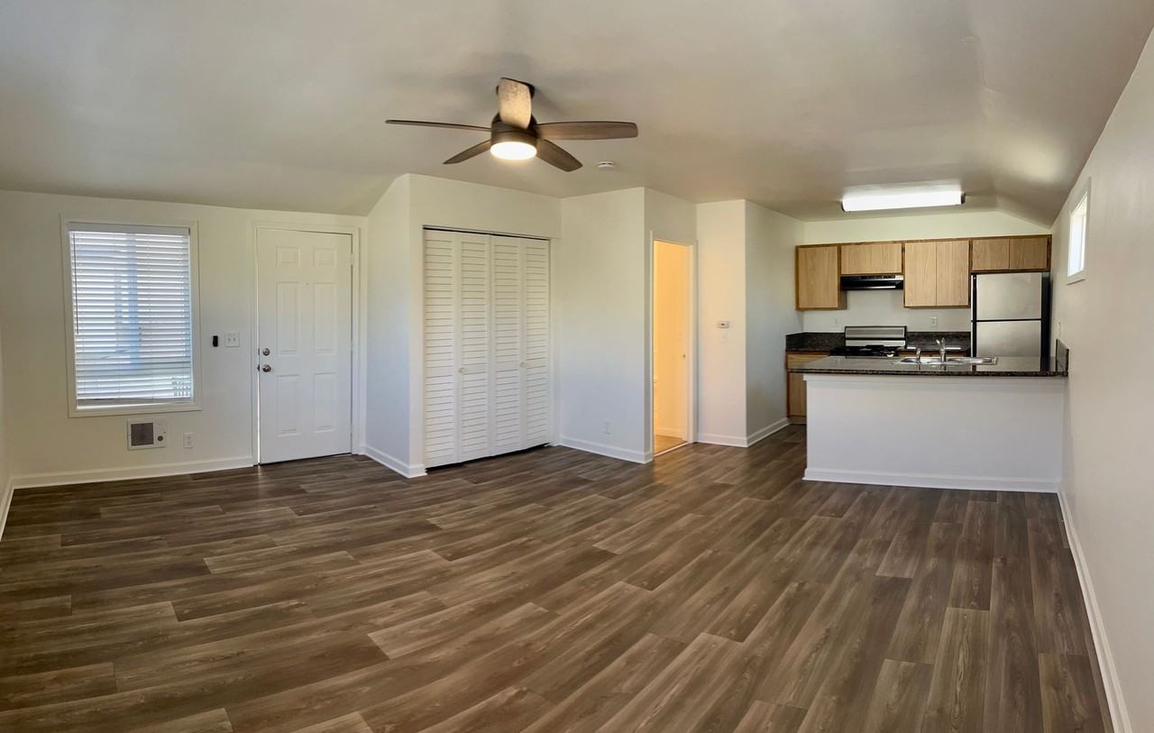 Apartment on Broadway - Photo 2 of 11
