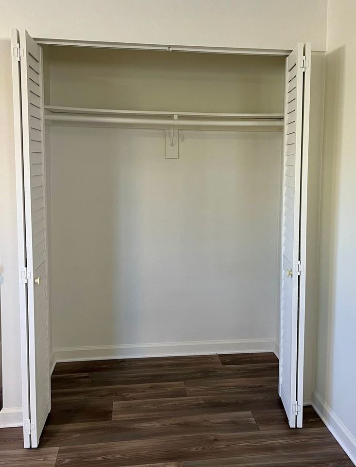 Apartment on Broadway - Photo 6 of 11