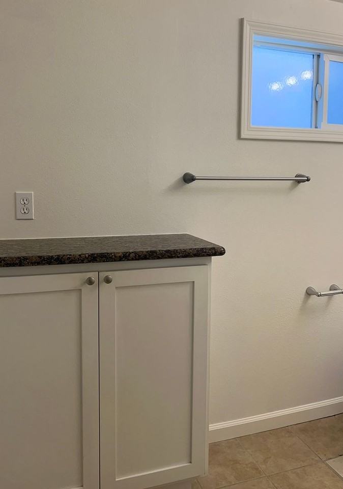 Apartment on Broadway - Photo 7 of 11