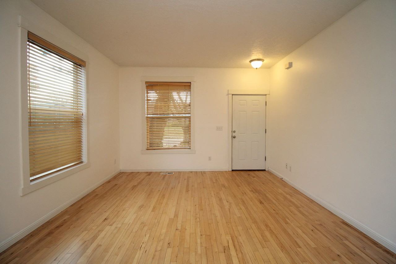 7123 Se Brooklyn St - Photo 4 of 33