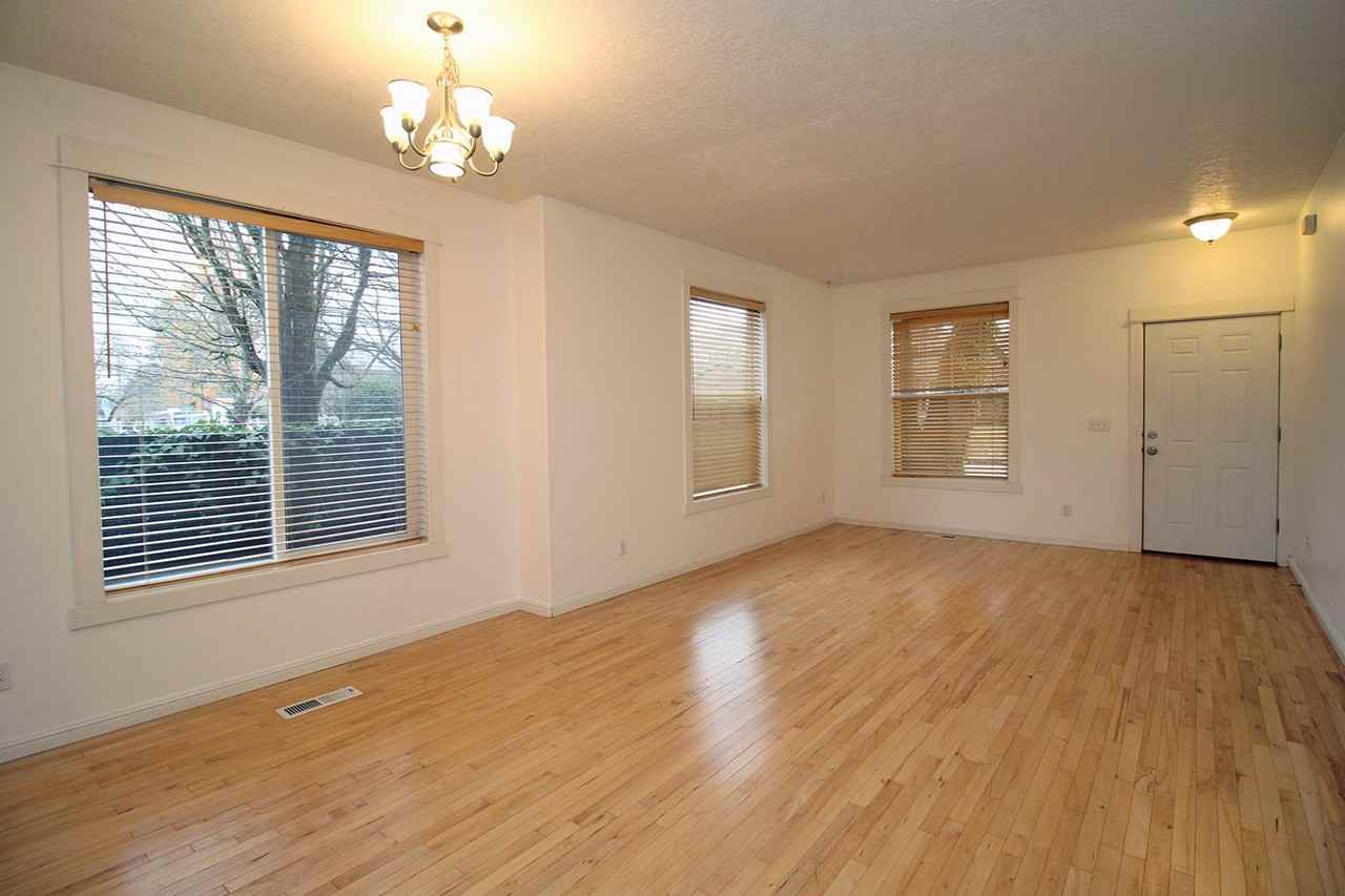 7123 Se Brooklyn St - Photo 3 of 33