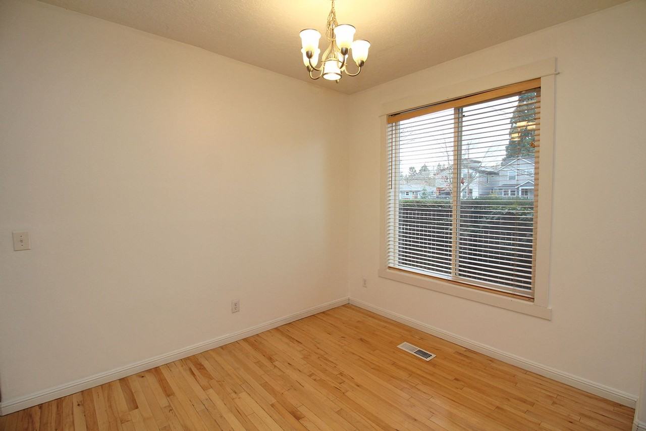 7123 Se Brooklyn St - Photo 6 of 33