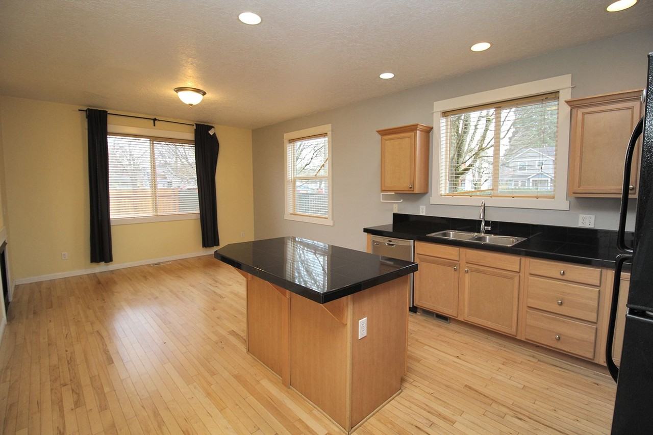 7123 Se Brooklyn St - Photo 7 of 33