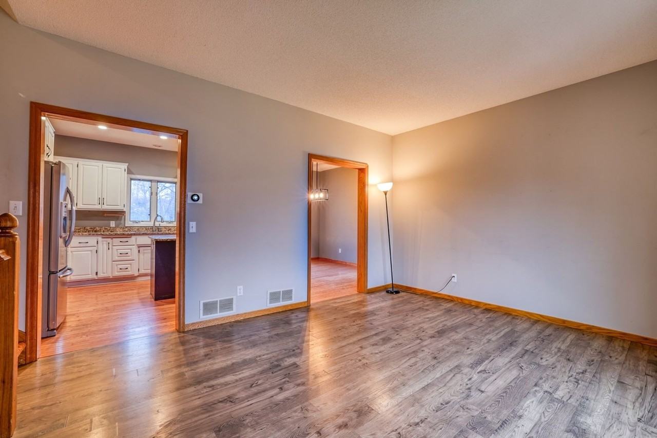 7123 Yorktown Ln N - Photo 3 of 21