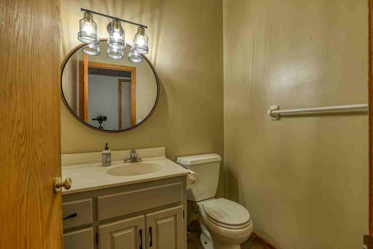 7123 Yorktown Ln N - Photo 4 of 21