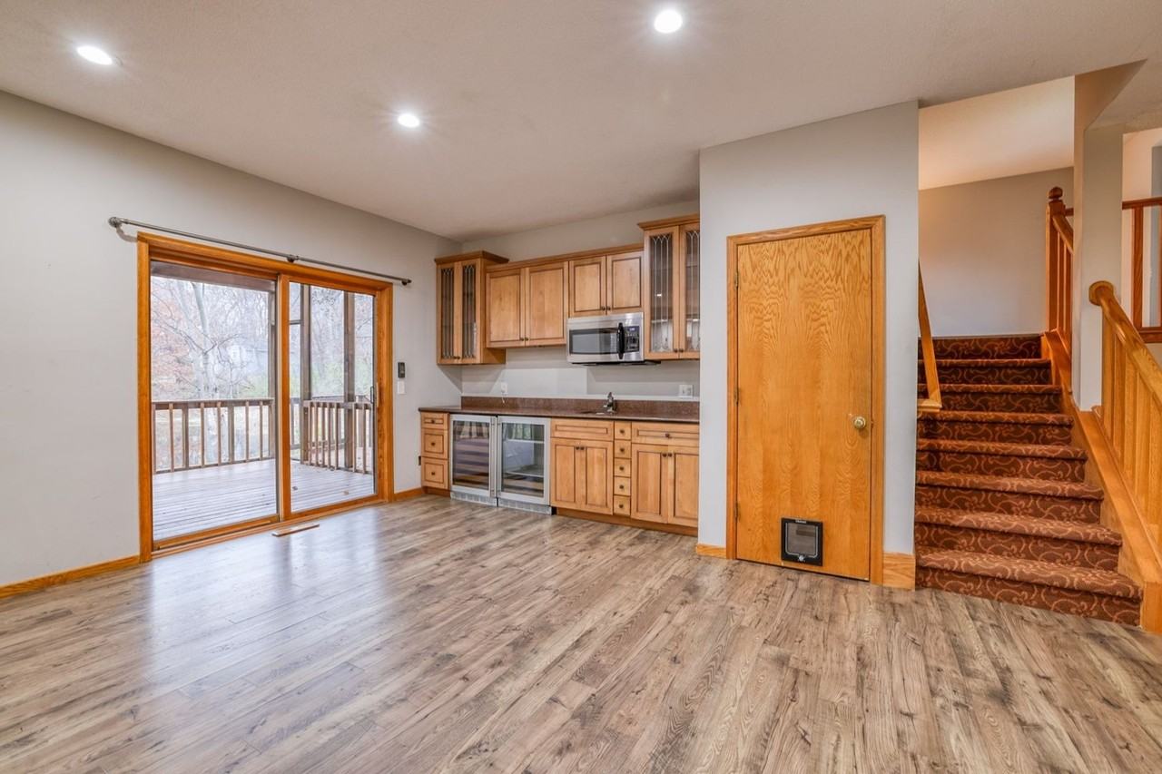 7123 Yorktown Ln N - Photo 5 of 21