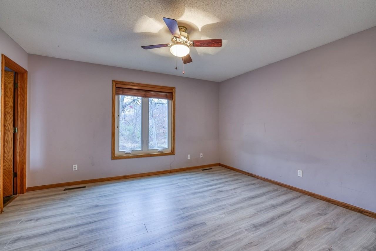 7123 Yorktown Ln N - Photo 7 of 21