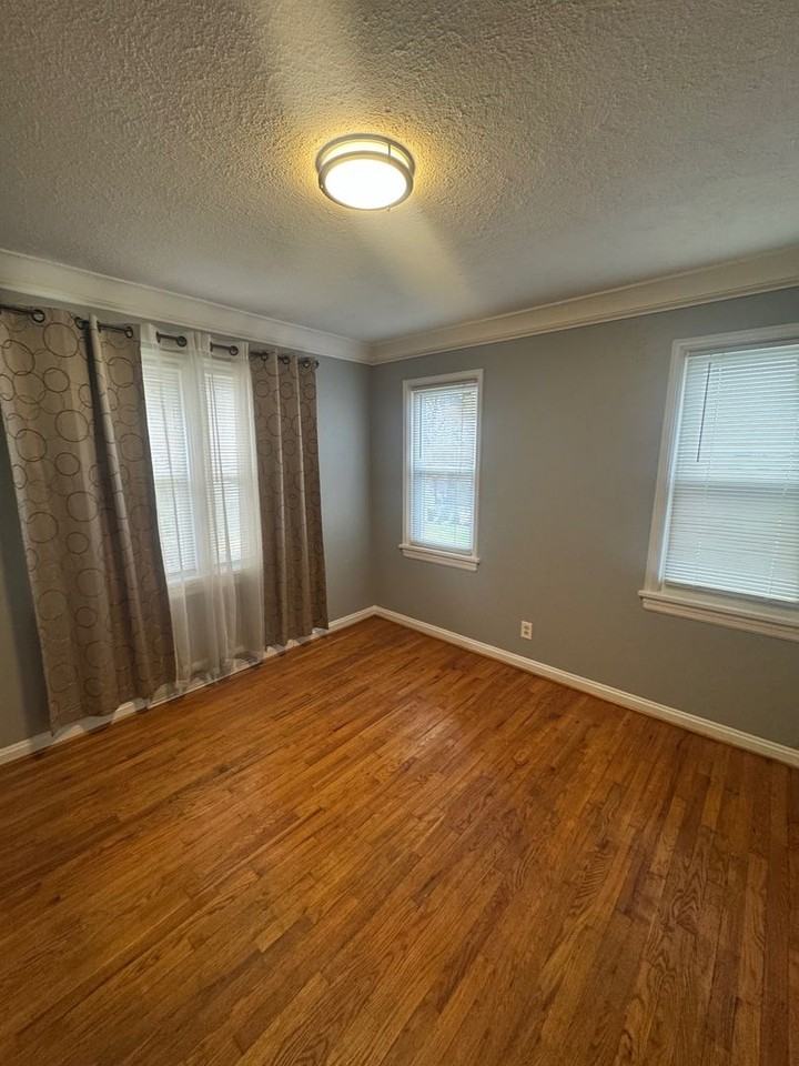 7513 Leadale Dr - Photo 2 of 12