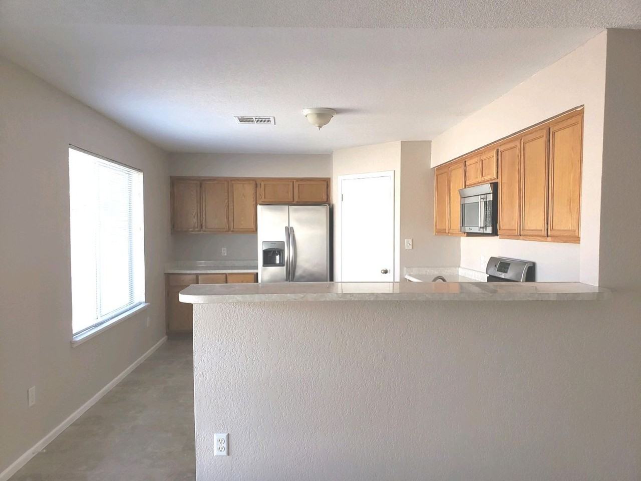 11402 E 24th Ln - Photo 2 of 17