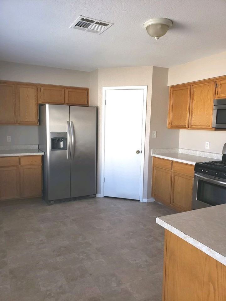 11402 E 24th Ln - Photo 3 of 17