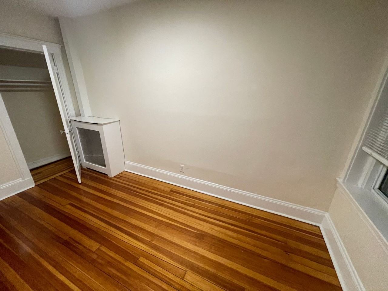 433 Cambridge St - Photo 4 of 10