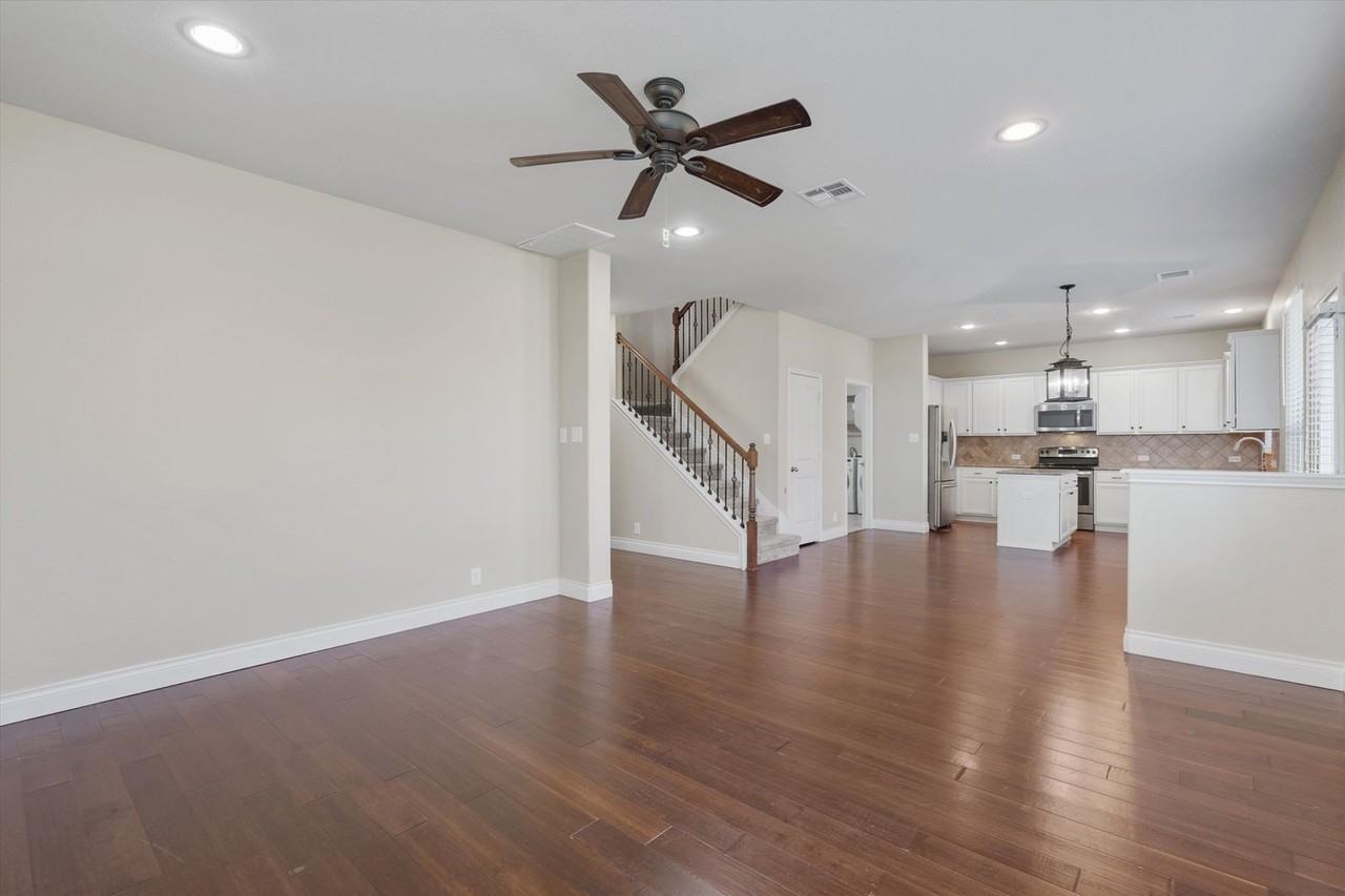 17808 Linkview Dr - Photo 3 of 40