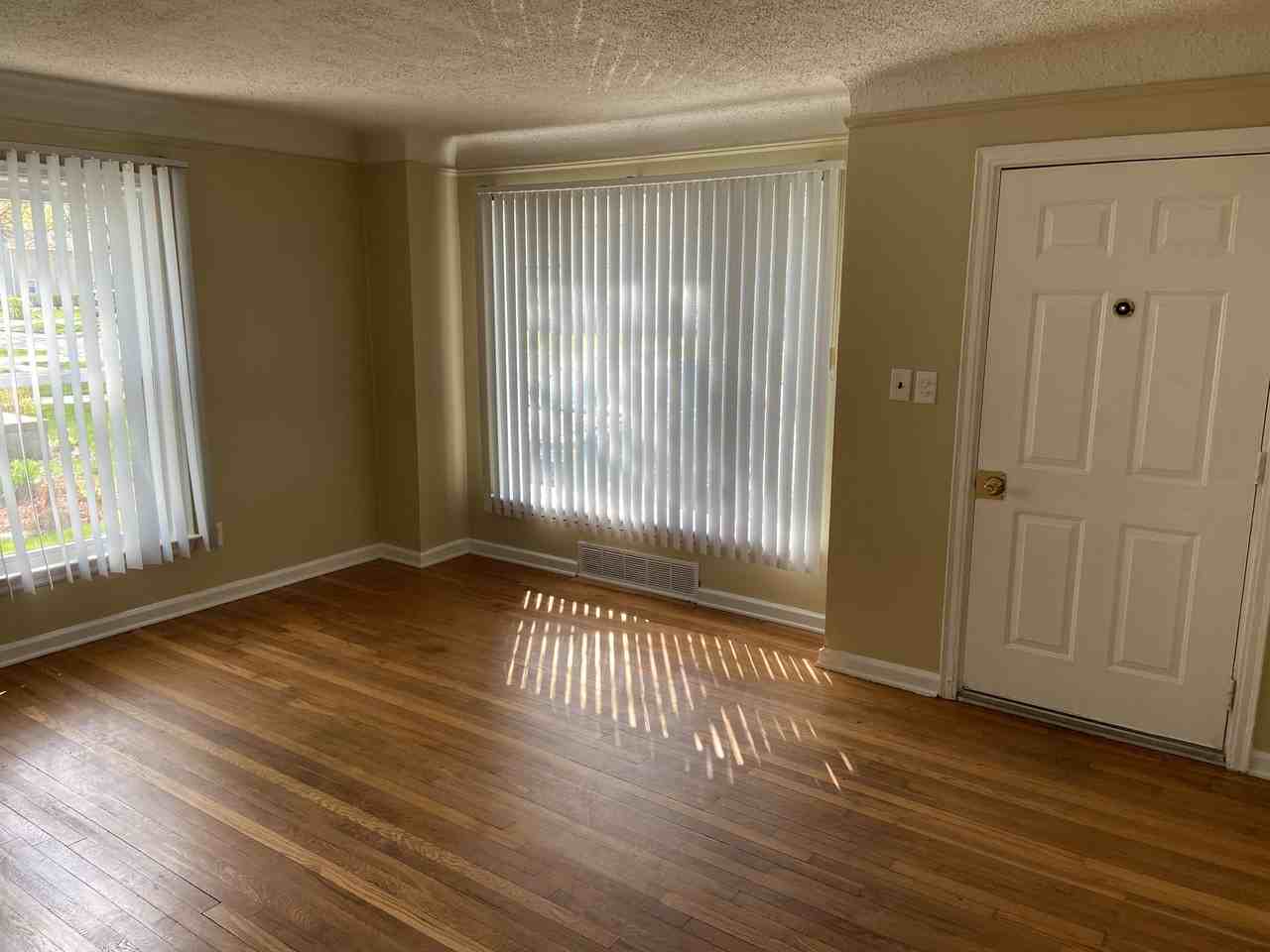 28756 Fairfax St - Photo 2 of 8