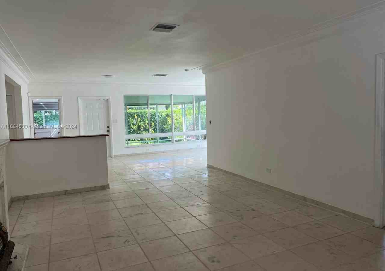 5361 N Bay Rd - Photo 2 of 8