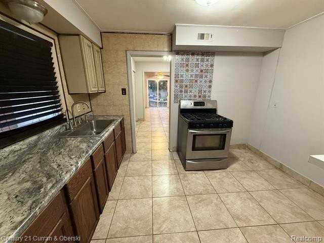 5938 Kinmore St - Photo 3 of 9