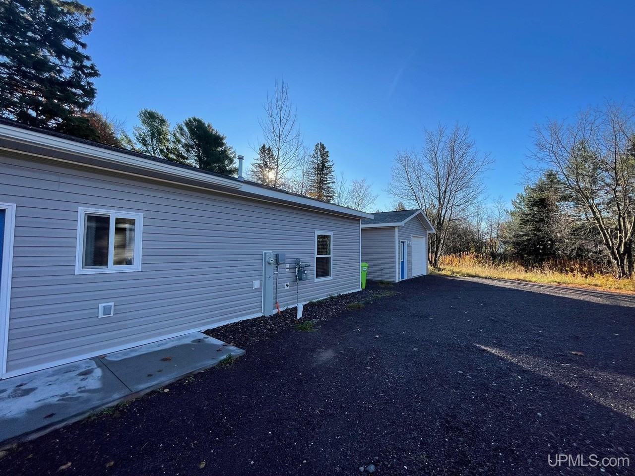 17255 Atlantic Ave - Photo 3 of 30