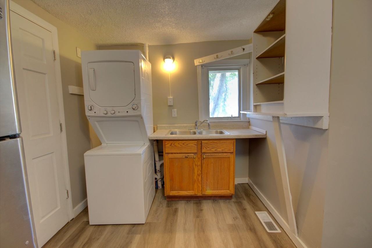 1607 W 2nd St - Photo 3 of 13