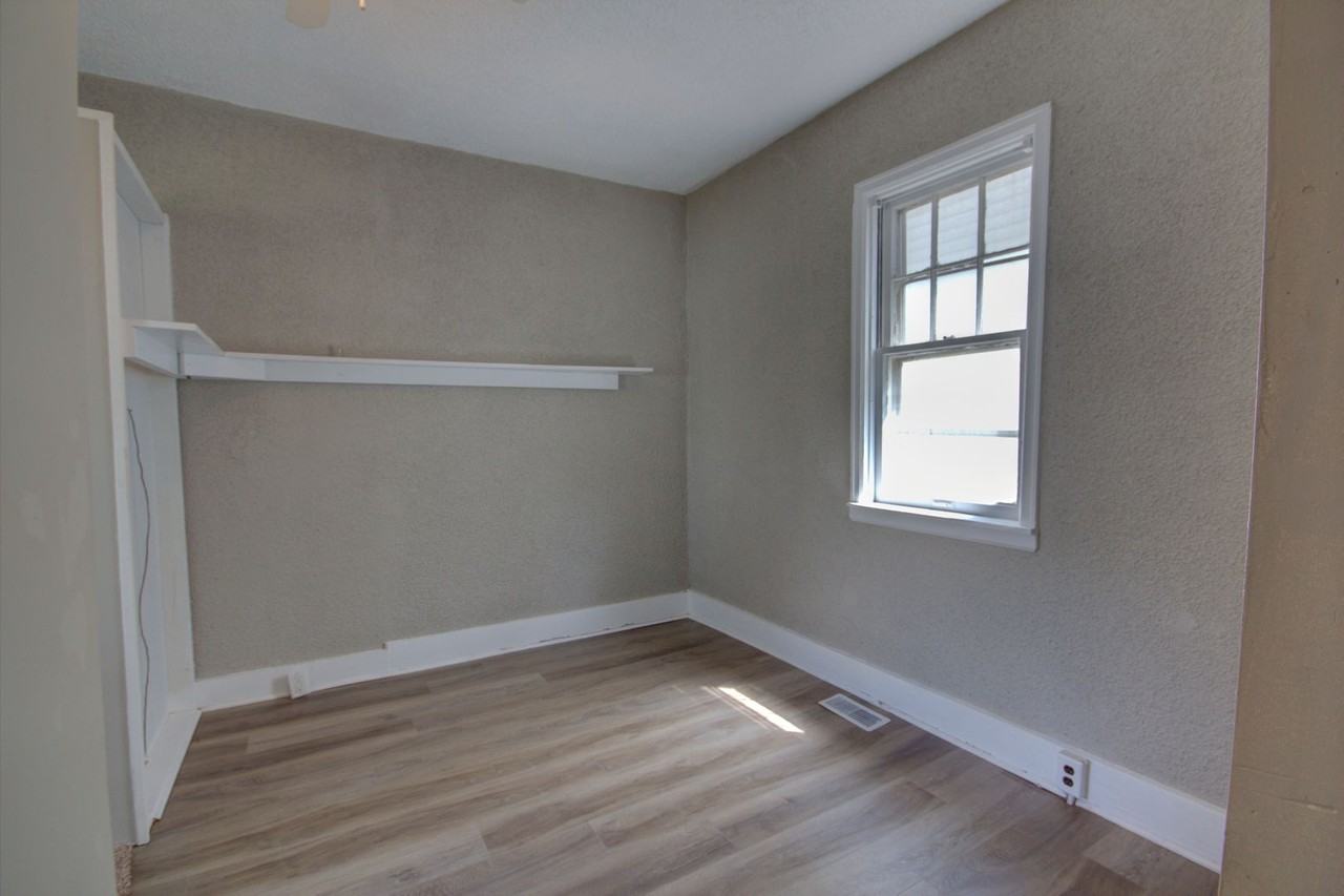 1607 W 2nd St - Photo 4 of 13