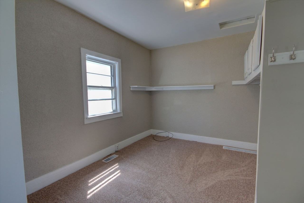 1607 W 2nd St - Photo 7 of 13