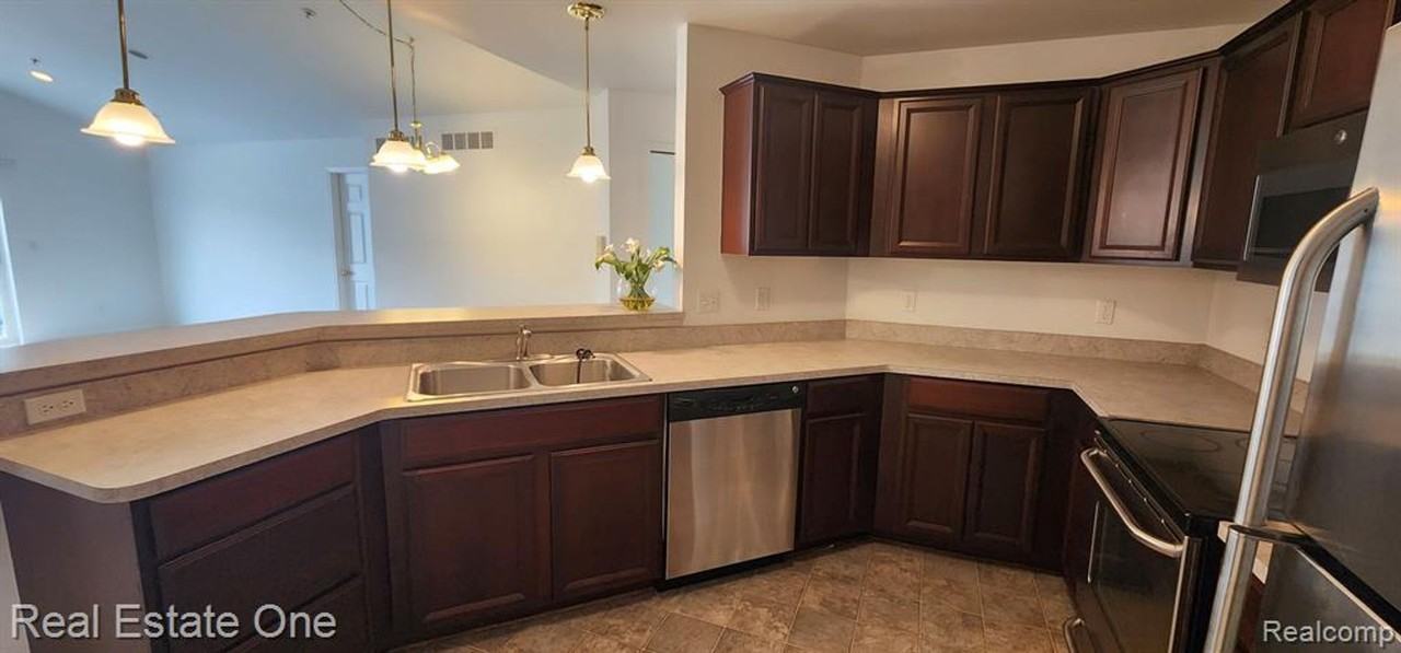 26204 April Ct - Photo 3 of 28