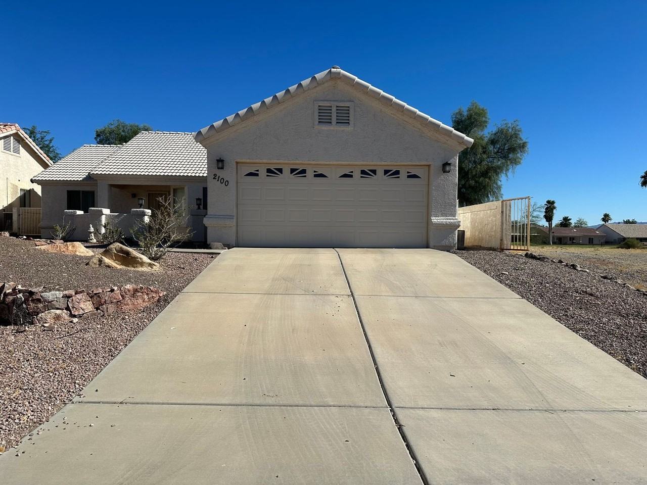 2100 E Crystal Dr - Photo 2 of 29