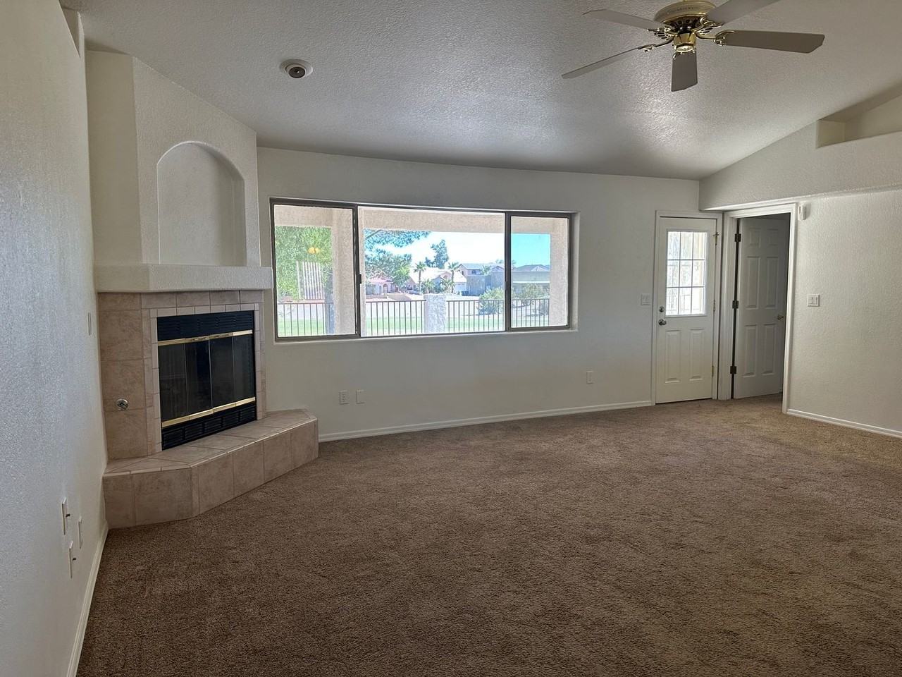 2100 E Crystal Dr - Photo 6 of 29