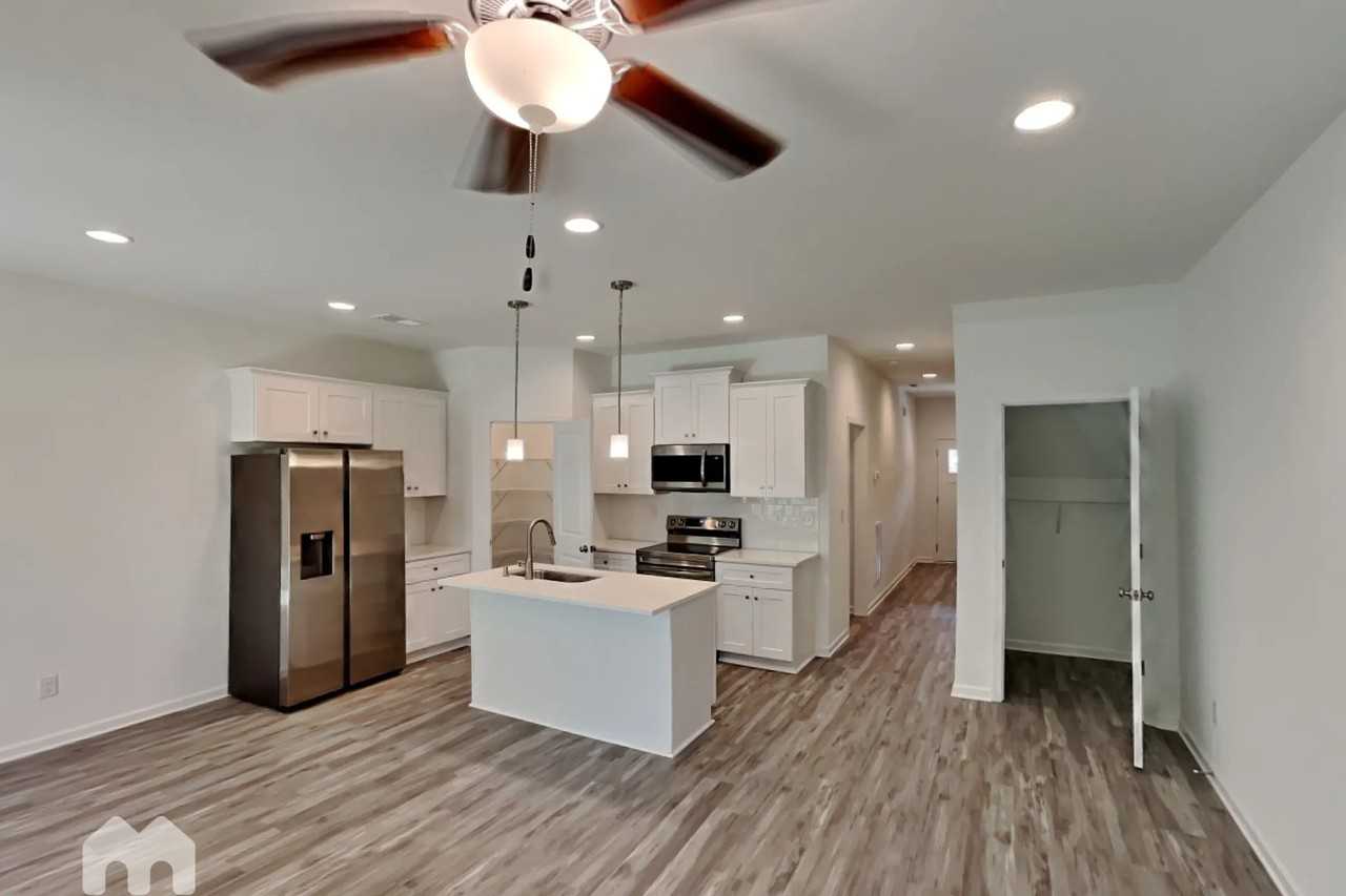 3022 Reid Ave - Photo 3 of 23