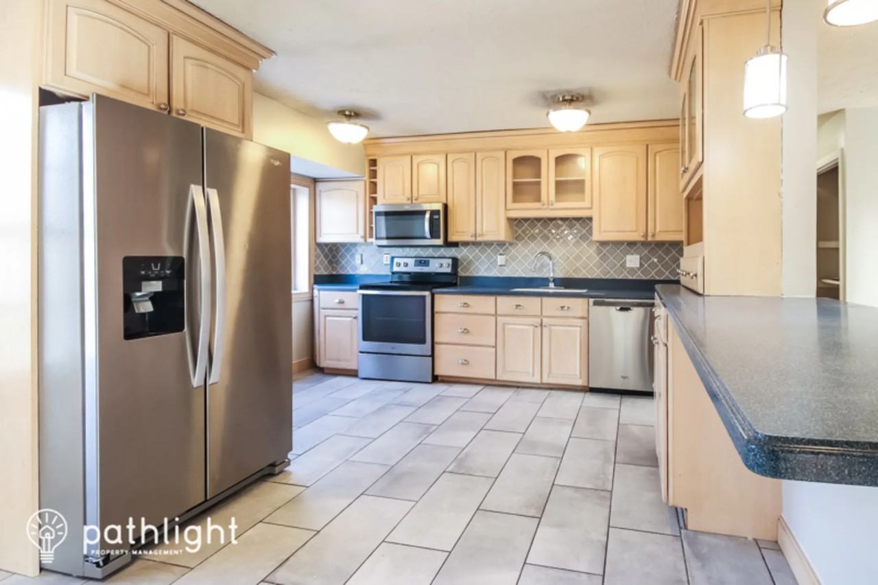 1010 Allward Dr - Photo 2 of 18