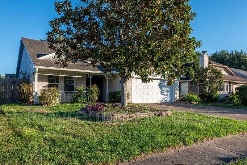 15914 Barbarossa Dr - Photo 2 of 30