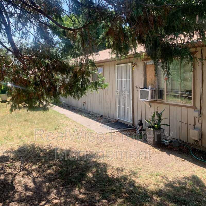 942 Sw Bridge St - Photo 2 of 27