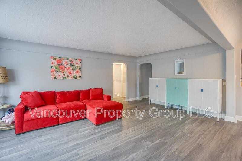 216 E 27th St - Photo 3 of 26