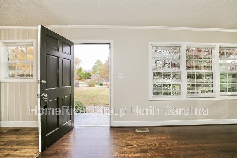 5037 Selena St - Photo 2 of 19