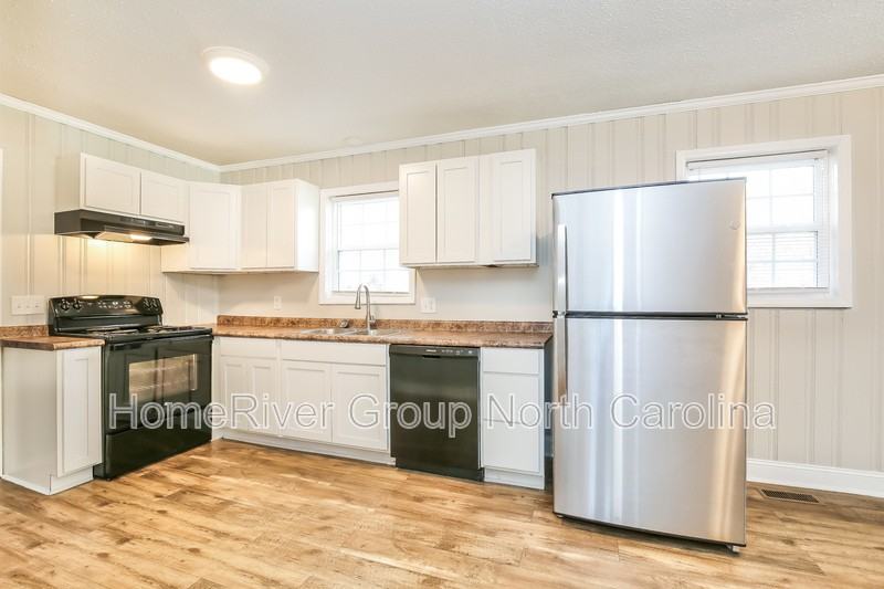 5037 Selena St - Photo 3 of 19