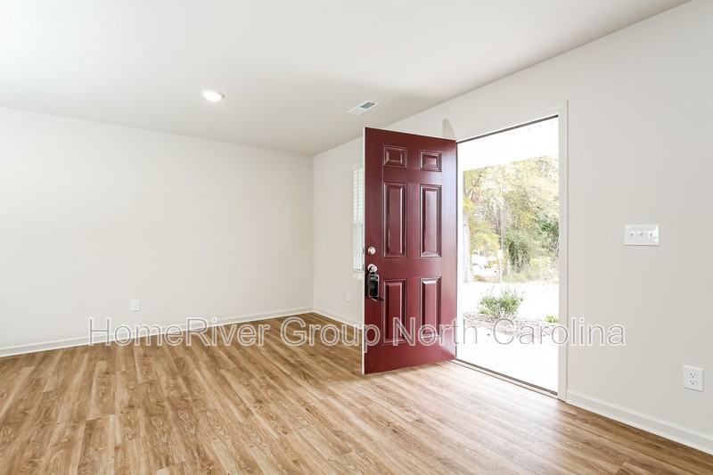 2306 Kaywood Ln - Photo 3 of 20