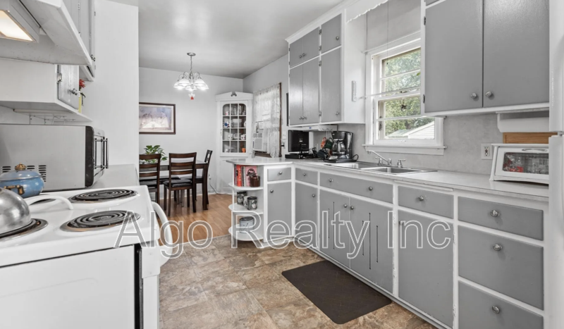 1811 Nevada Ave E - Photo 3 of 14