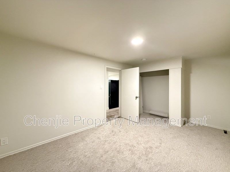 9828 74 St Nw #BS - Photo 2 of 12