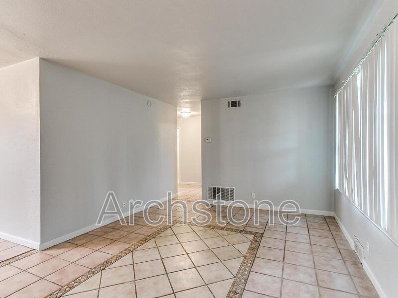 1829 Corrine Dr - Photo 4 of 48