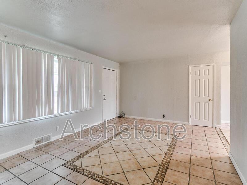 1829 Corrine Dr - Photo 7 of 48