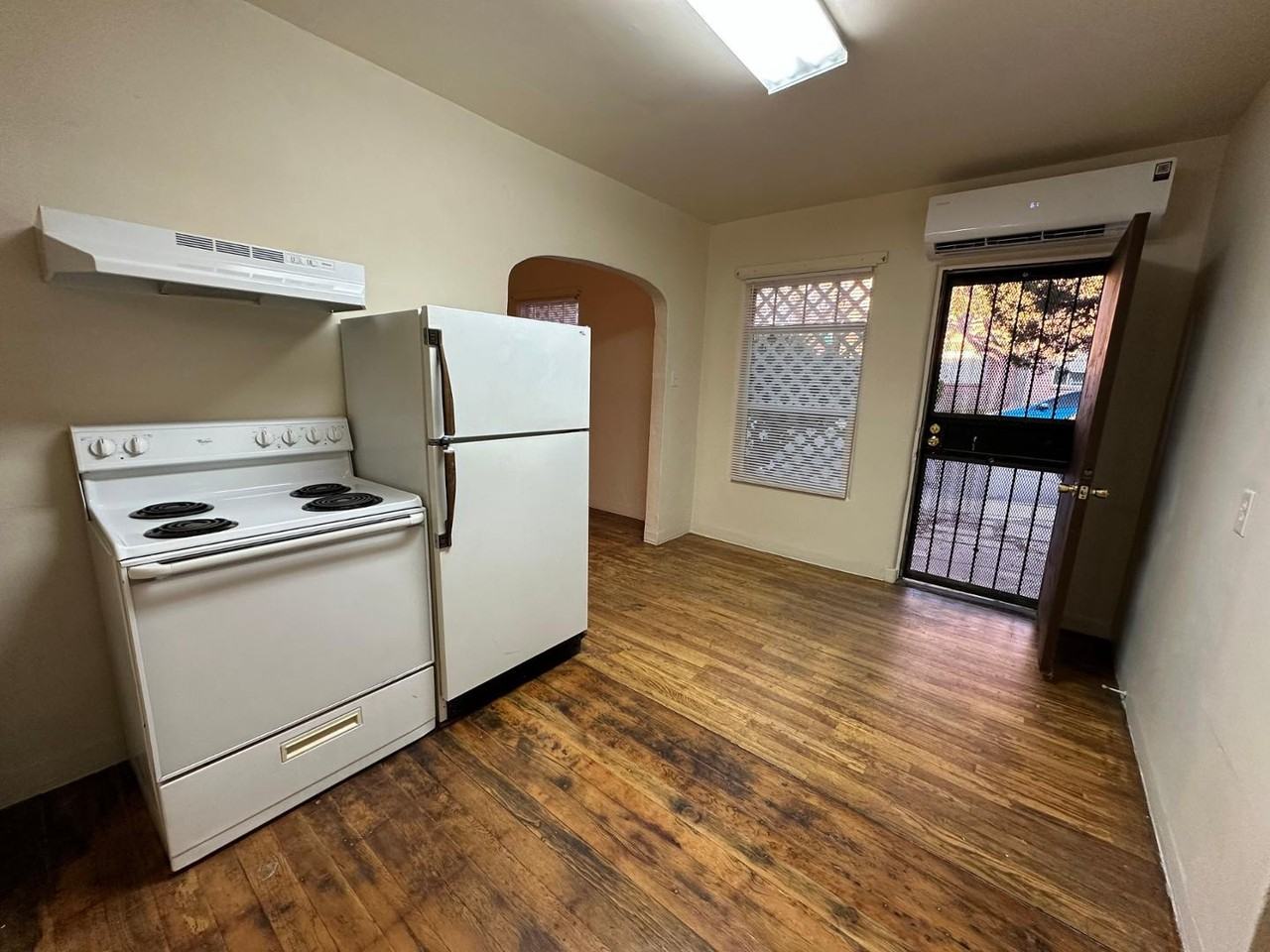 1224 Dr Martin Luther King Jr Ave Ne - Photo 2 of 12