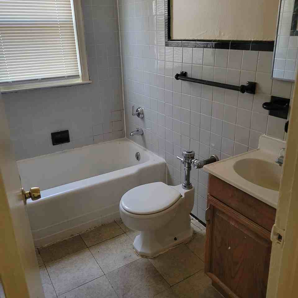 2255 Webb St - Photo 2 of 10