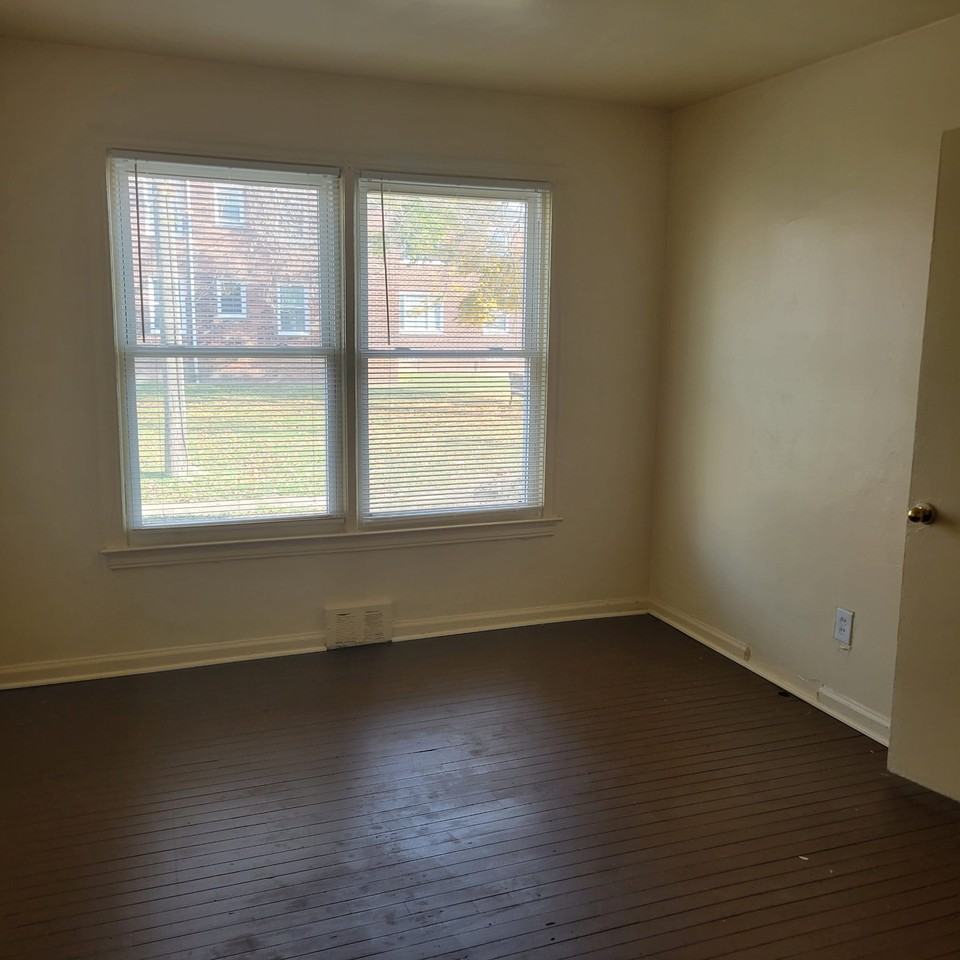 2255 Webb St - Photo 3 of 10