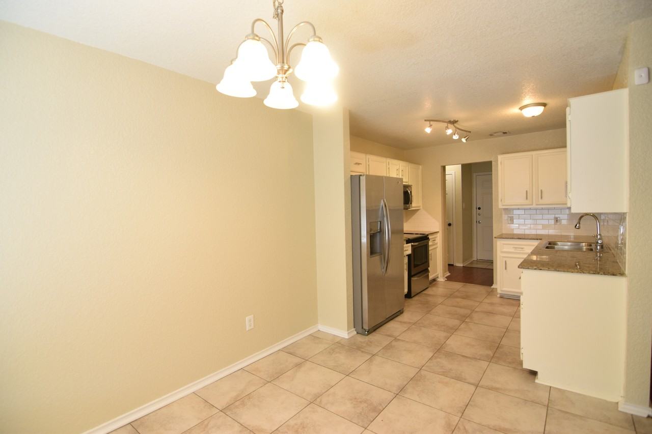 2802 Wesley Dr - Photo 5 of 23