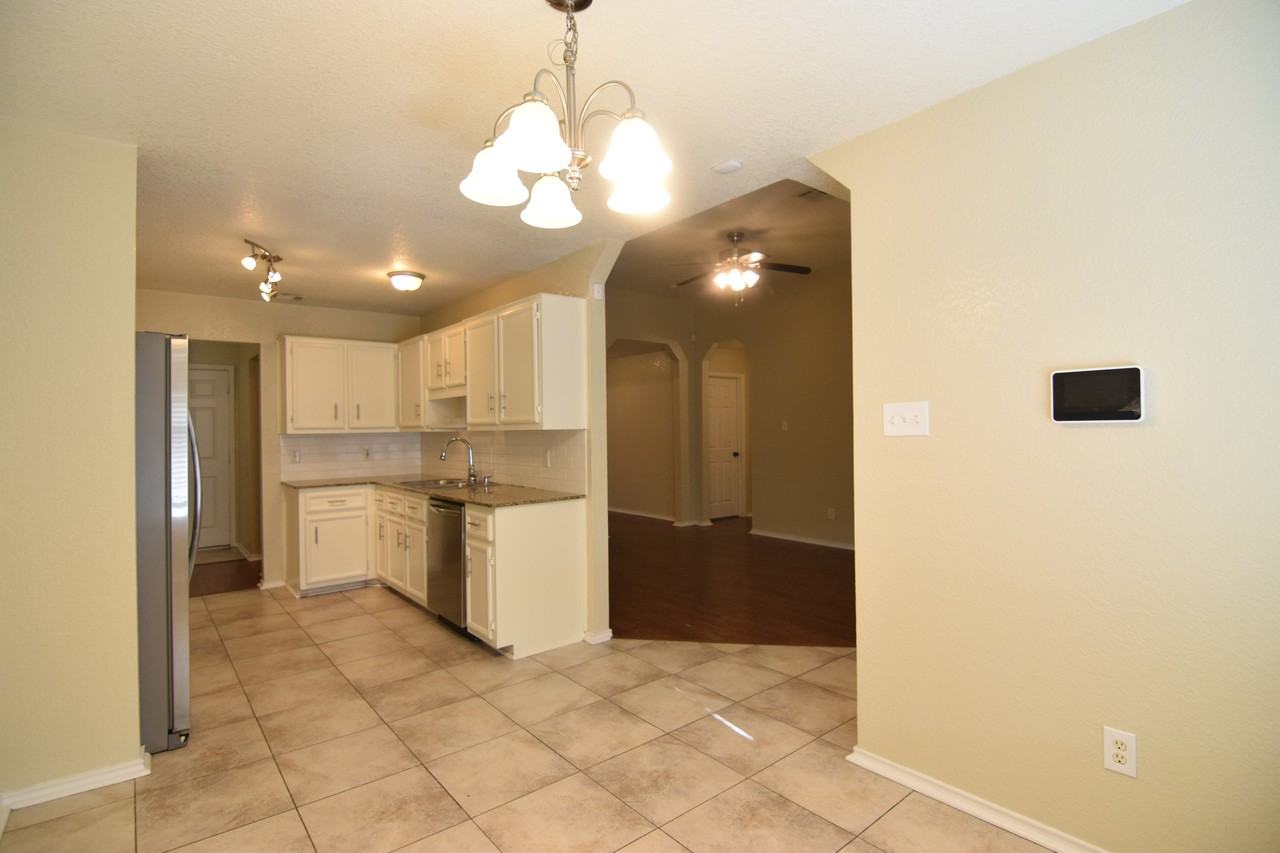 2802 Wesley Dr - Photo 6 of 23