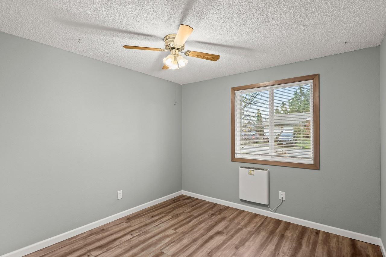 415 Alderwood Pl - Photo 3 of 22