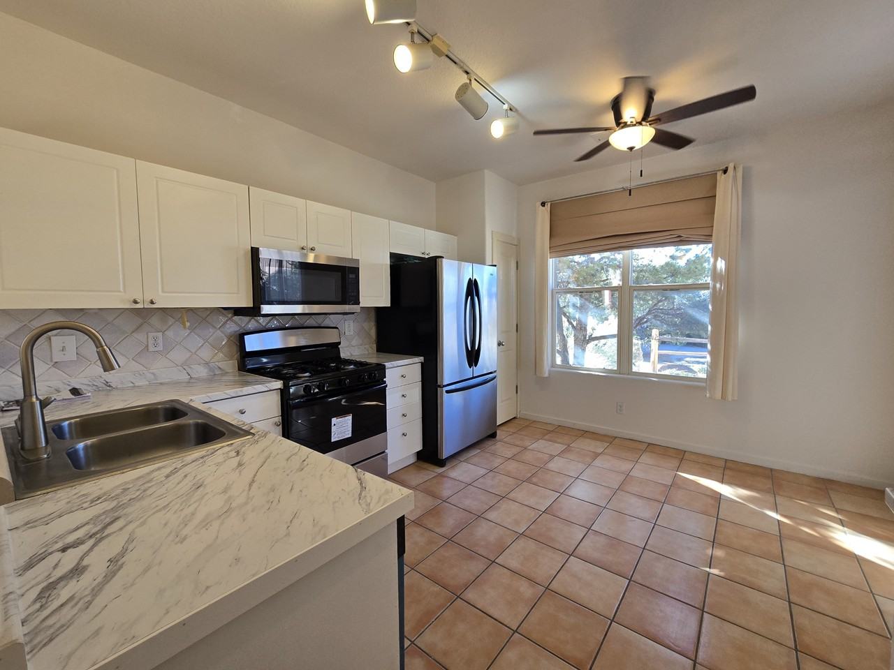 5 Saddle Horn Pl - Photo 3 of 20