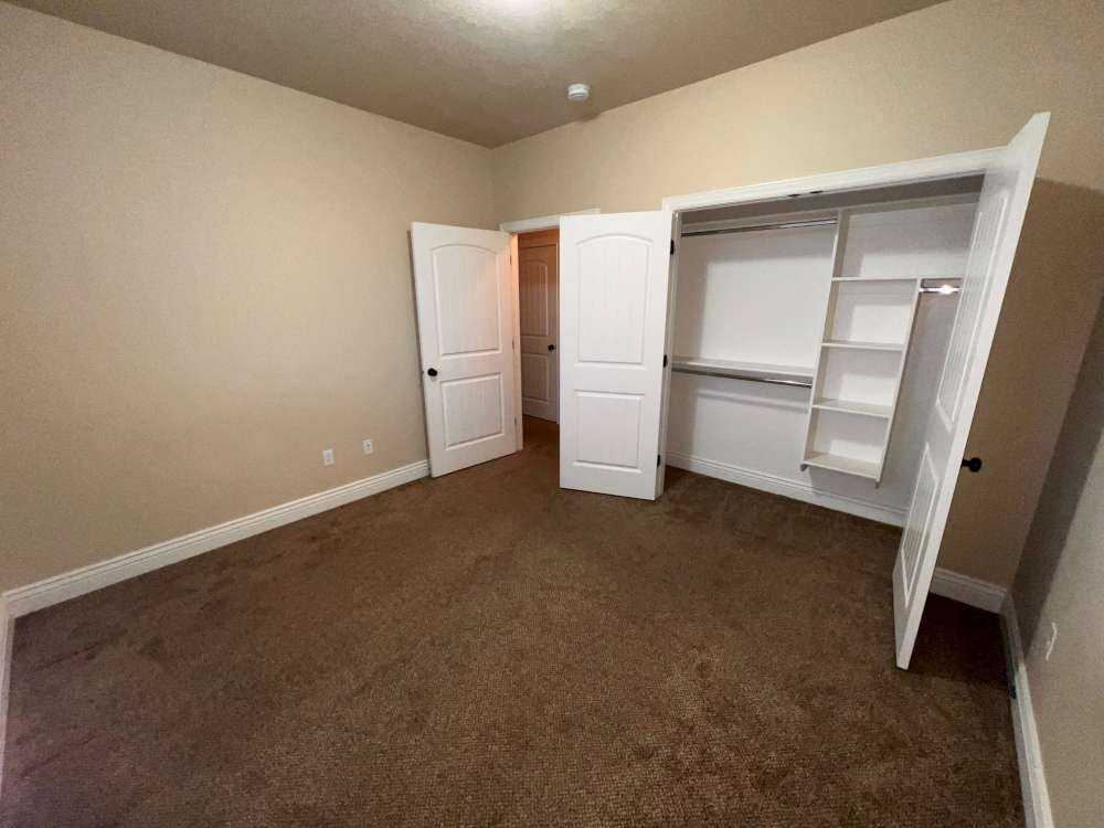 136 Es - Photo 5 of 15