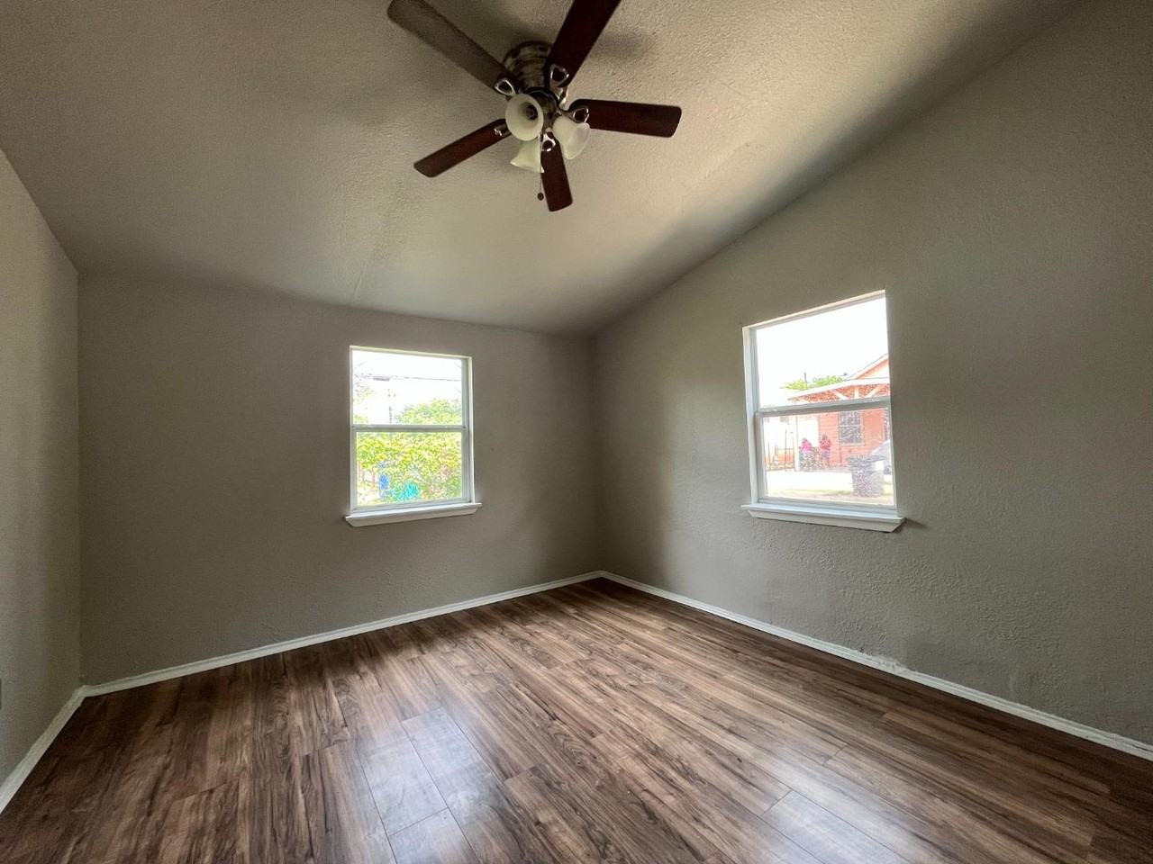 1309 Keats Street - Photo 5 of 10