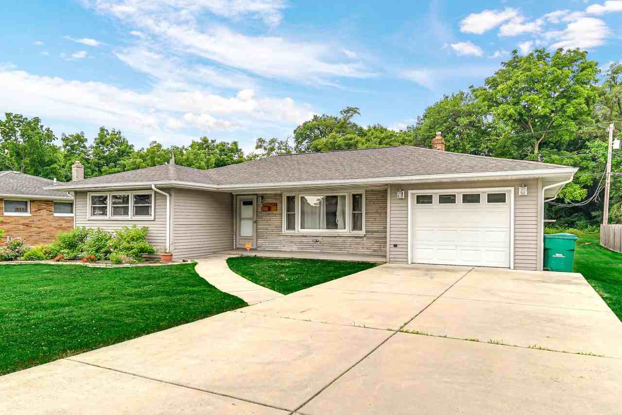 7130 Delaware St - Photo 3 of 10